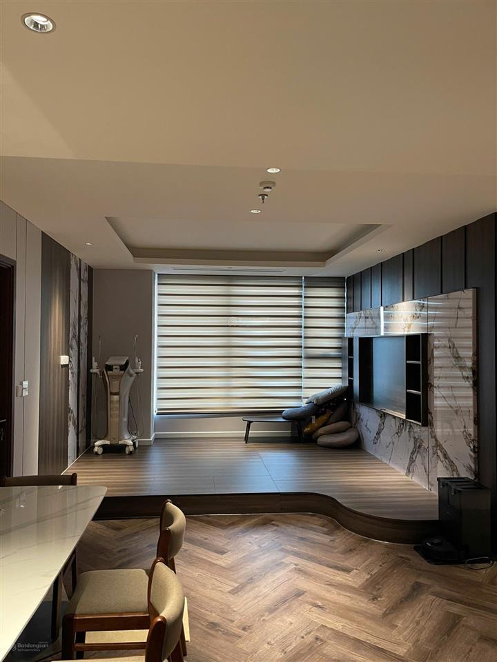 Chuyển nhượng căn hộ 2pn 90m2, lầu cao full nội thất, bán nhanh giá 13,97 tỷ.  0908 622 ***