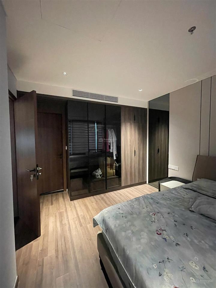 Chuyển nhượng căn hộ 2pn 90m2, lầu cao full nội thất, bán nhanh giá 13,97 tỷ.  0908 622 ***