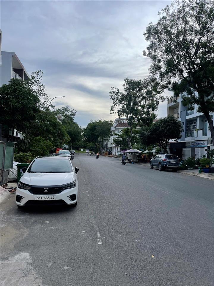 Cần bán nhanh lô biệt thư khu sadeco phước kiển a nhà bè, dt 10x18m, giá bán 15 tỷ thương lượng