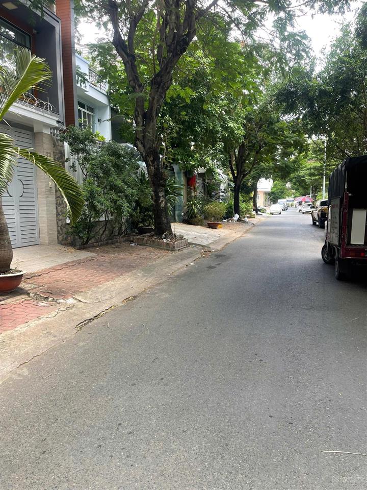 Bán nhanh căn biệt thử kdc 1368 xã nhà bè dt 8x20 1 trệt 2.5 lầu giá bán 13 tỷ thương lượng