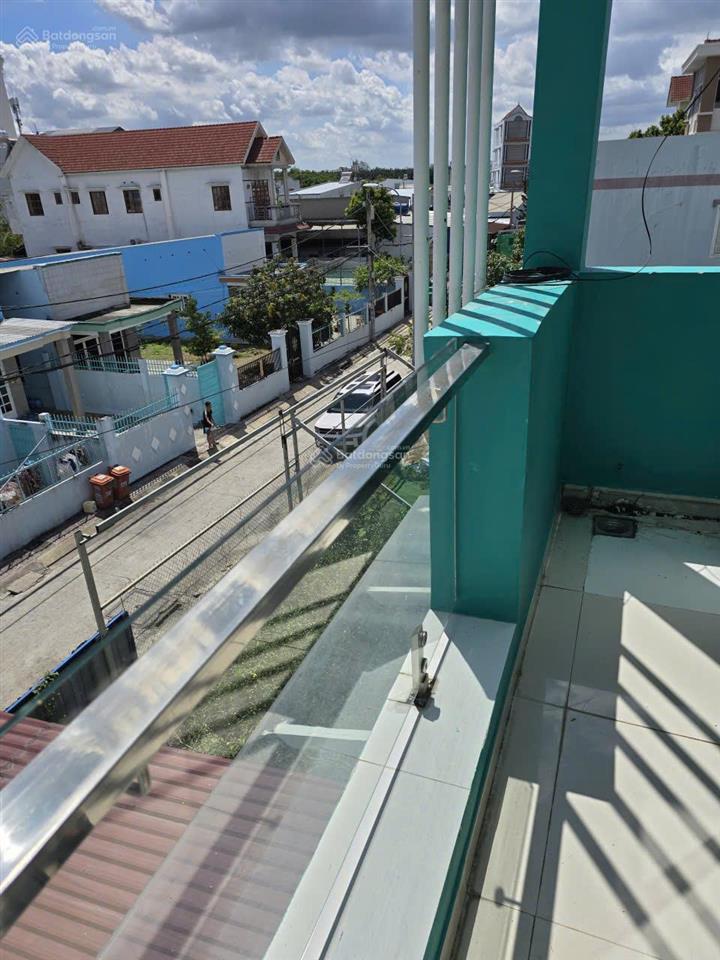 Cho thuê nhà nguyên căn hẻm xe hơi 1053 phước kiển, dt 5x26 giá 18tr/tháng  0703 383 ***