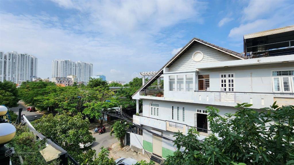 Chuyển nhượng lô đất làng đại học abc, dt 9x52m, giá 68tr/m2 tl sổ hồng, gpxd hầm 5 lầu