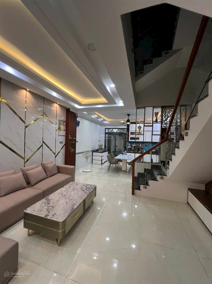 Bán nhà 3 lầu, 2 mt công viên kdc đào sư tích, 5x17m full nội thất cao cấp