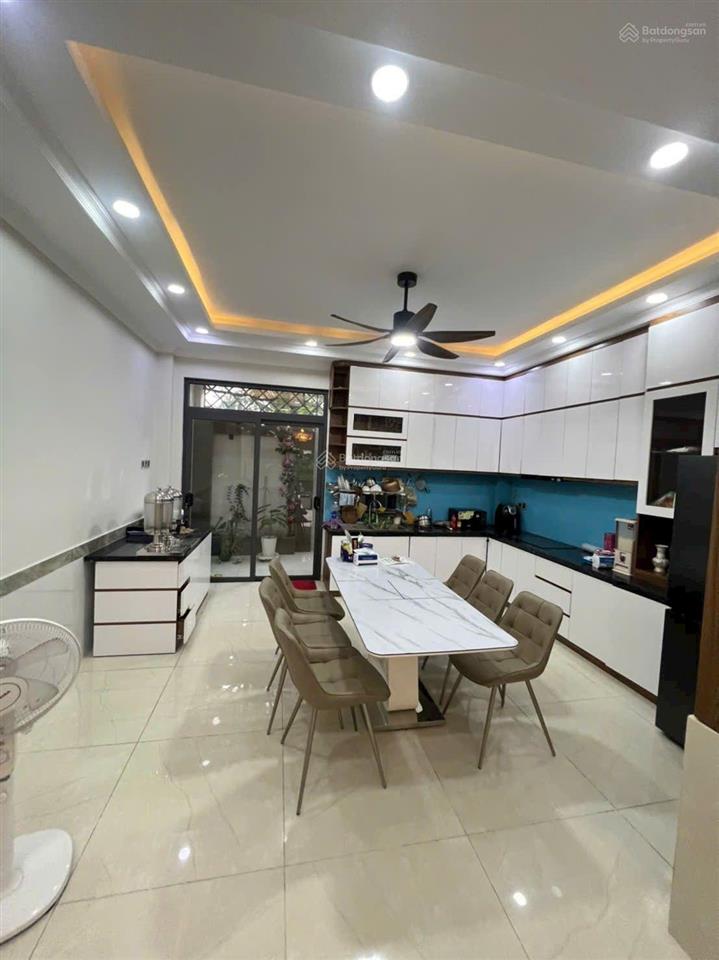 Bán nhà 3 lầu, 2 mt công viên kdc đào sư tích, 5x17m full nội thất cao cấp