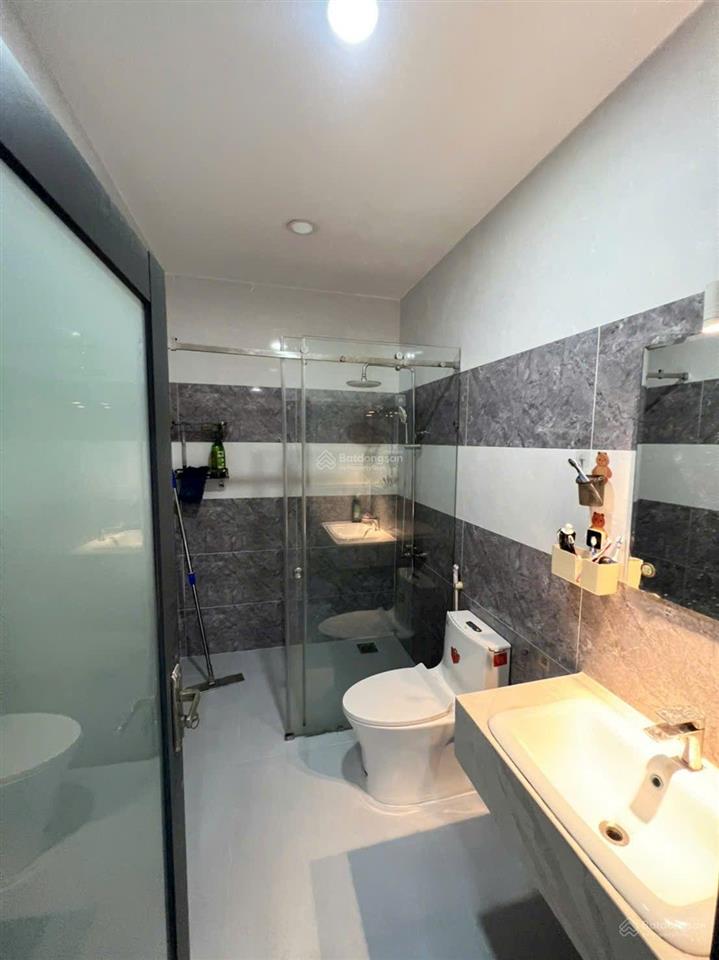 Bán nhà 3 lầu, 2 mt công viên kdc đào sư tích, 5x17m full nội thất cao cấp