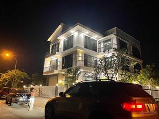 Chuyên giỏ hàng d/a the star 10x20m giá 5.5 tỷ, xd 1 trệt, 2 lầu   0986 833 *** thảo nguyễn