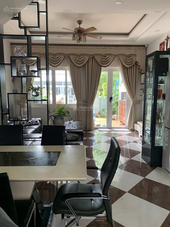 Cho thuê mega village giá 13,5 tr/th  sam
