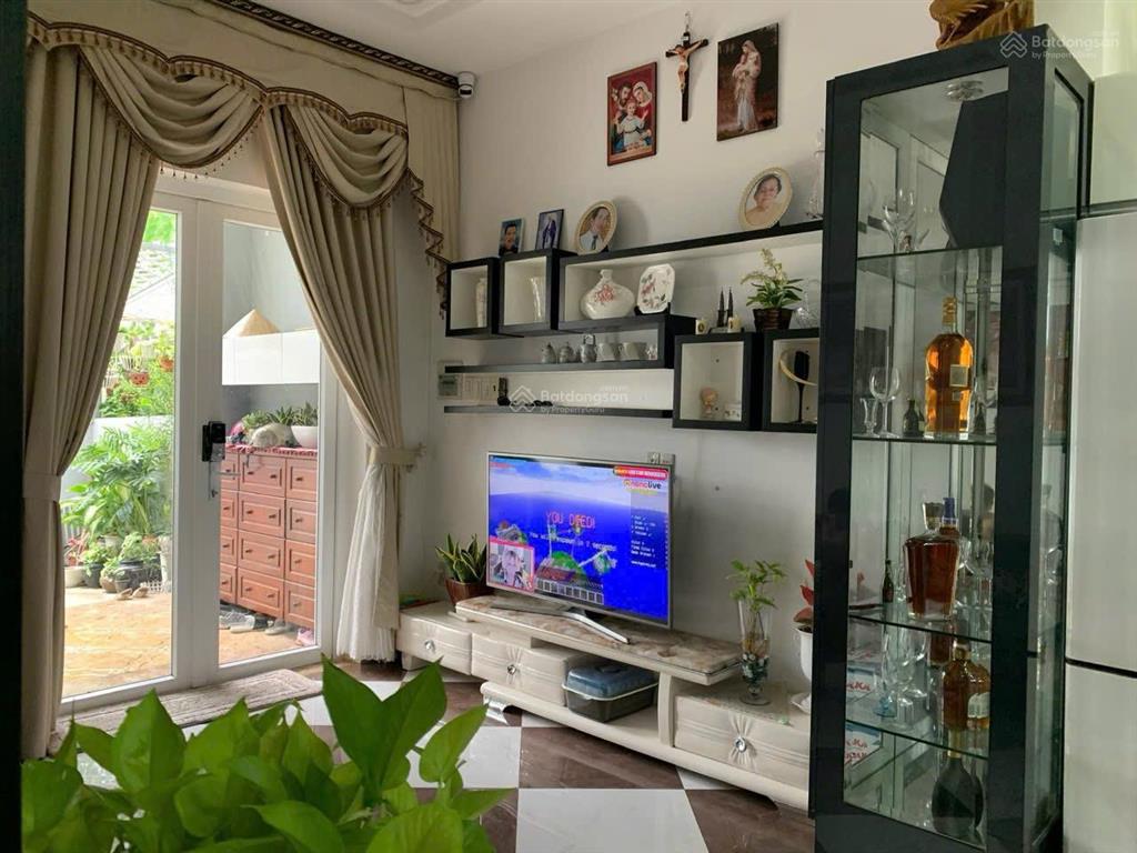 Cho thuê mega village giá 13,5 tr/th  sam