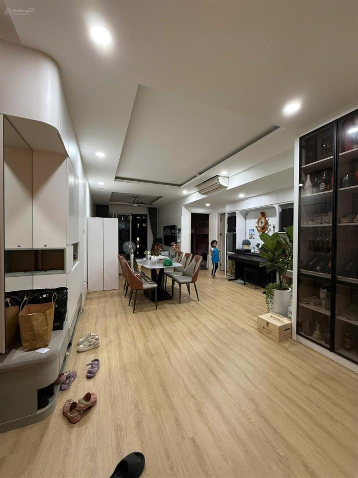 Bán căn kris vue 3pn giá 7.5 tỷ  sam