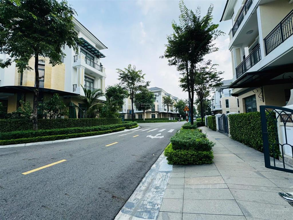 Bán biệt thự verosa park 216 m2 giá 35tỷ  sam