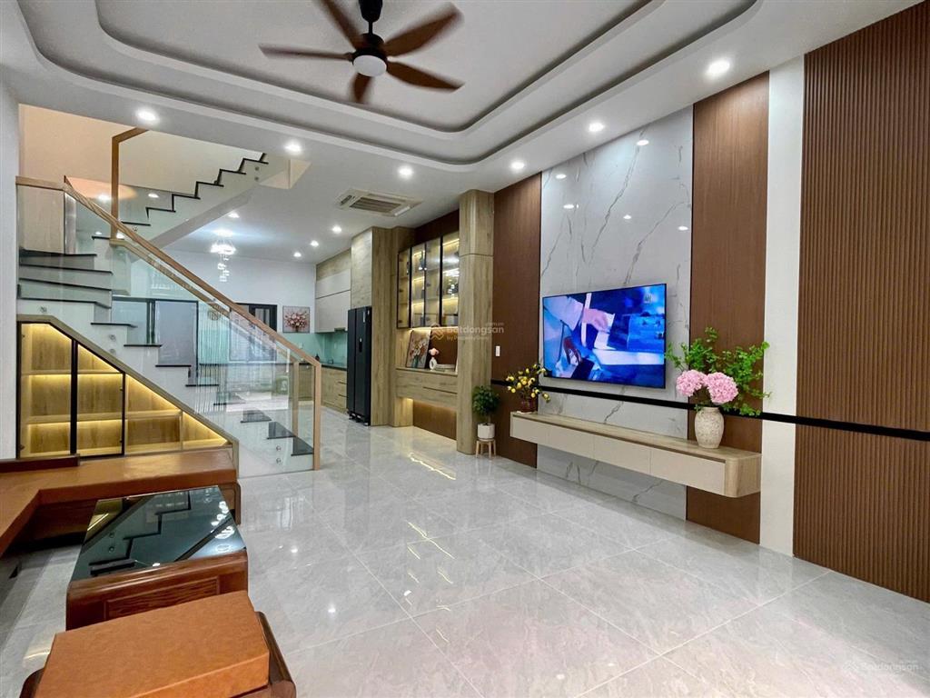 Bán nhà lò lu giá 8,2 tỷ thương lượng  sam
