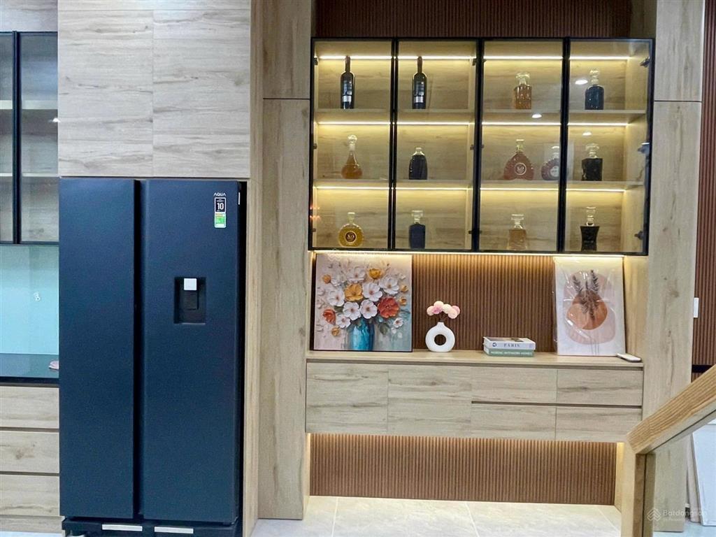 Bán nhà lò lu giá 8,2 tỷ thương lượng  sam