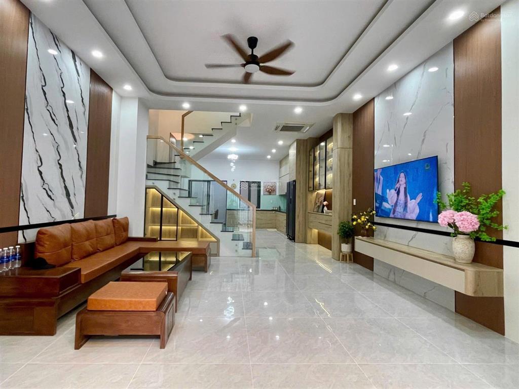 Bán nhà lò lu giá 8,2 tỷ thương lượng  sam