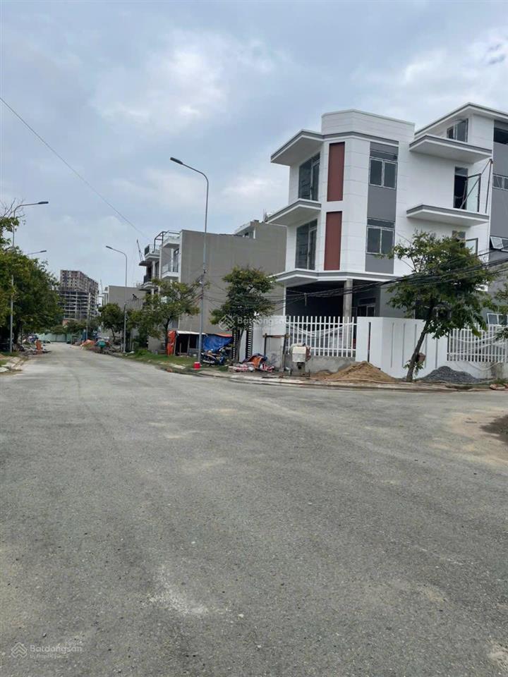 Lô mặt tiền đường nhựa rộng 24m, vị trí đẹp 5x18.8=94m2 giá 8.4 tỷ