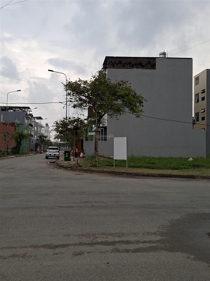 Lô mặt tiền đường nhựa rộng 24m, vị trí đẹp 5x18.8=94m2 giá 8.4 tỷ