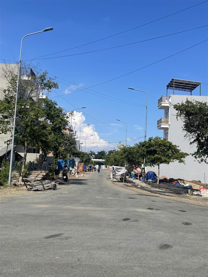 Lô mặt tiền đường nhựa rộng 24m, vị trí đẹp 5x18.8=94m2 giá 8.4 tỷ