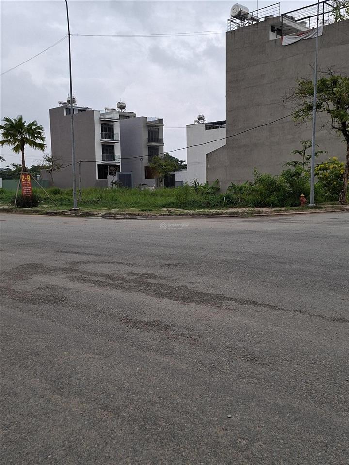 Lô mặt tiền đường nhựa rộng 24m, vị trí đẹp 5x18.8=94m2 giá 8.4 tỷ