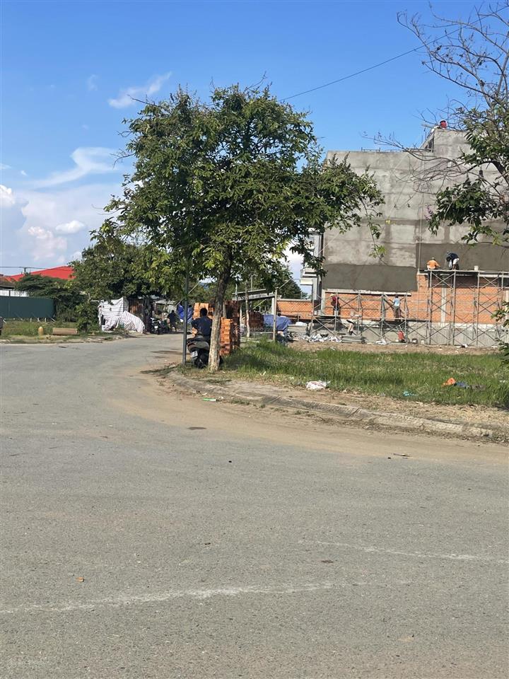 Lô mặt tiền đường nhựa rộng 24m, vị trí đẹp 5x18.8=94m2 giá 8.4 tỷ