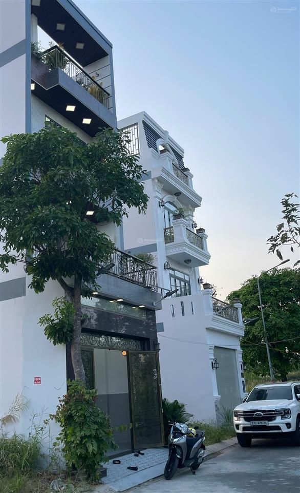 Khu an ninh, vị trí đẹp 5.5x18=99m2 giá 5.6 tỷ, sổ riêng