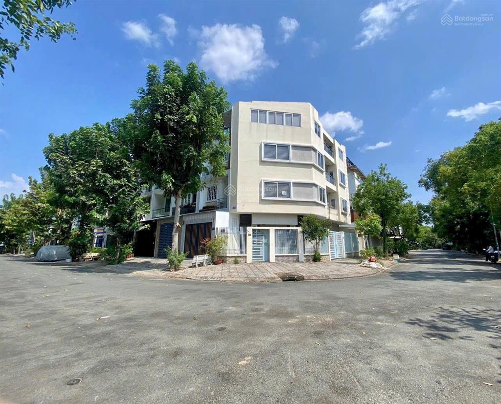 Đất khu phú mỹ đường phạm hữu lầu quận 7 giá 8 tỷ, 90m2 đường nhựa 6m