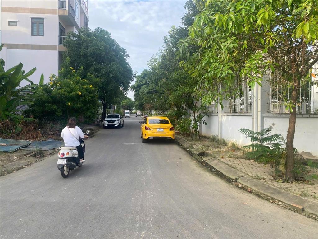 Đất khu phú mỹ đường phạm hữu lầu quận 7 giá 8 tỷ, 90m2 đường nhựa 6m