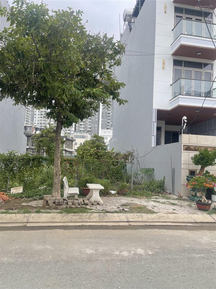 Căn góc mặt tiền đường rộng 12m vị trí đẹp 8 x18.5=140m2 giá 9.5 tỷ