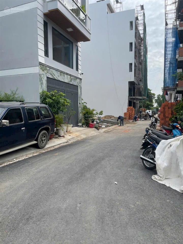 Đất đường nhựa 8m vị trí đẹp 61.8m2, giá 7.2 tỷ sổ riêng
