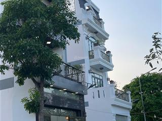 Khu an ninh, vị trí đẹp 5.5x18=98.6m2 giá 5..7 tỷ, sổ riêng