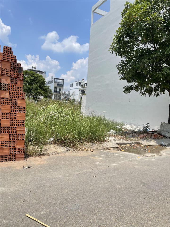 Khu an ninh, vị trí đẹp 5.5x18=98.6m2 giá 5..7 tỷ, sổ riêng