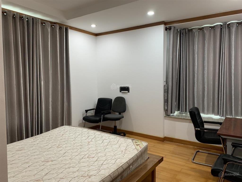 Hot chỉ 1 căn hiếm có căn hộ phú hoàng anh cho thuê giá rẻ.  0902 706 ***
