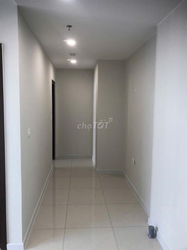 Cần cho thuê căn 2PN-2WC nhà trống tầng cao, đầu tháng 9 ở.