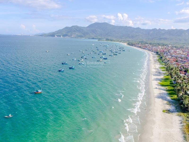 Đất phân lô cực hiếm hàng hoa hậu gần biển dốc lết