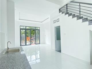 Ngộp bank bán gấp nhà 1 trệt 1 lầu mặt tiền 10m, p4, gần trường chuyên nguyễn thiện thành