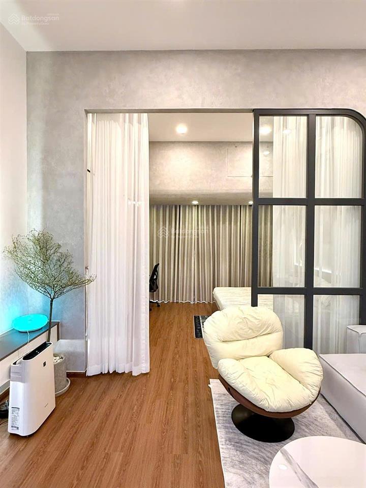 Bán căn studio sang, xịn và đẳng cấp. mua là dọn vào ở ngay, giá 4,7 tỷ. nội thất mới 100%.