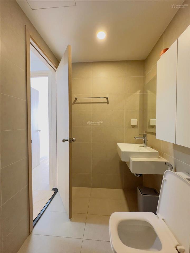 Bán nhanh căn 1pn 51m2 có ban công, sẵn sổ giá 4,7 tỷ bao thuế phí. sẵn hợp đồng thuê căn 15,5tr