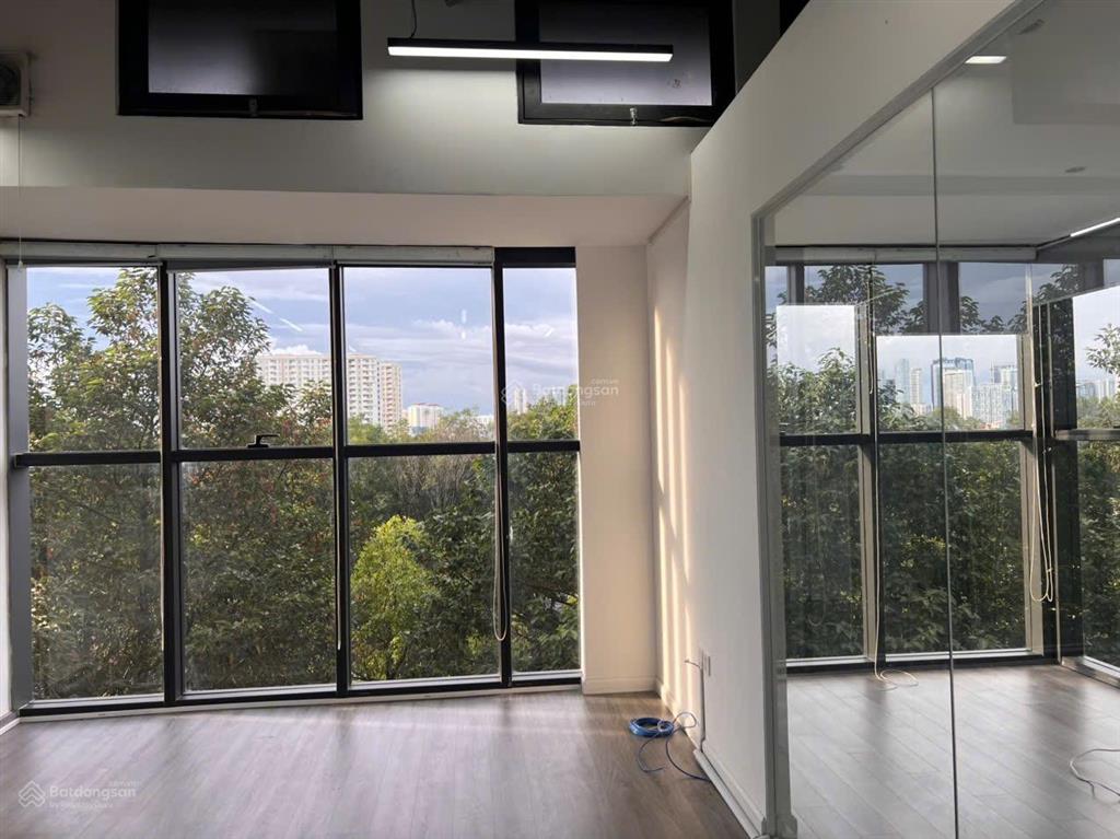 Siêu siêu rẻ, cho thuê căn văn phòng 90m2 chỉ 21 triệu/tháng. chắc chắn ko có căn thứ 2