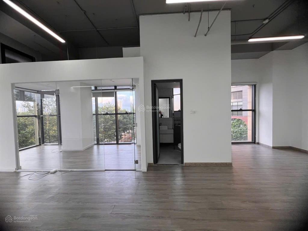 Siêu siêu rẻ, cho thuê căn văn phòng 90m2 chỉ 21 triệu/tháng. chắc chắn ko có căn thứ 2