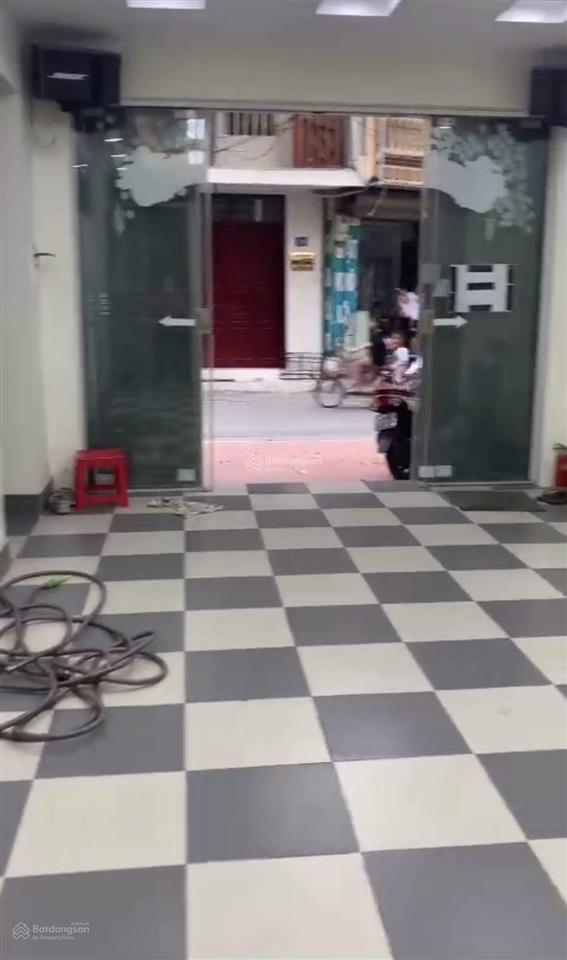 Cho thuê tt tầng 1 đẹp ngõ đường lương khánh thiện, ô tô đỗ cửa dt 70m2, 2 ngủ , gđ ở, kd, 9.5tr