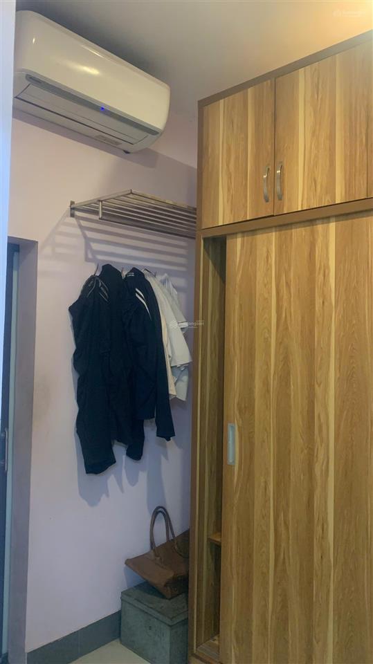 Cho thuê tt tầng 1 đẹp ngõ đường lương khánh thiện, ô tô đỗ cửa dt 70m2, 2 ngủ , gđ ở, kd, 9.5tr