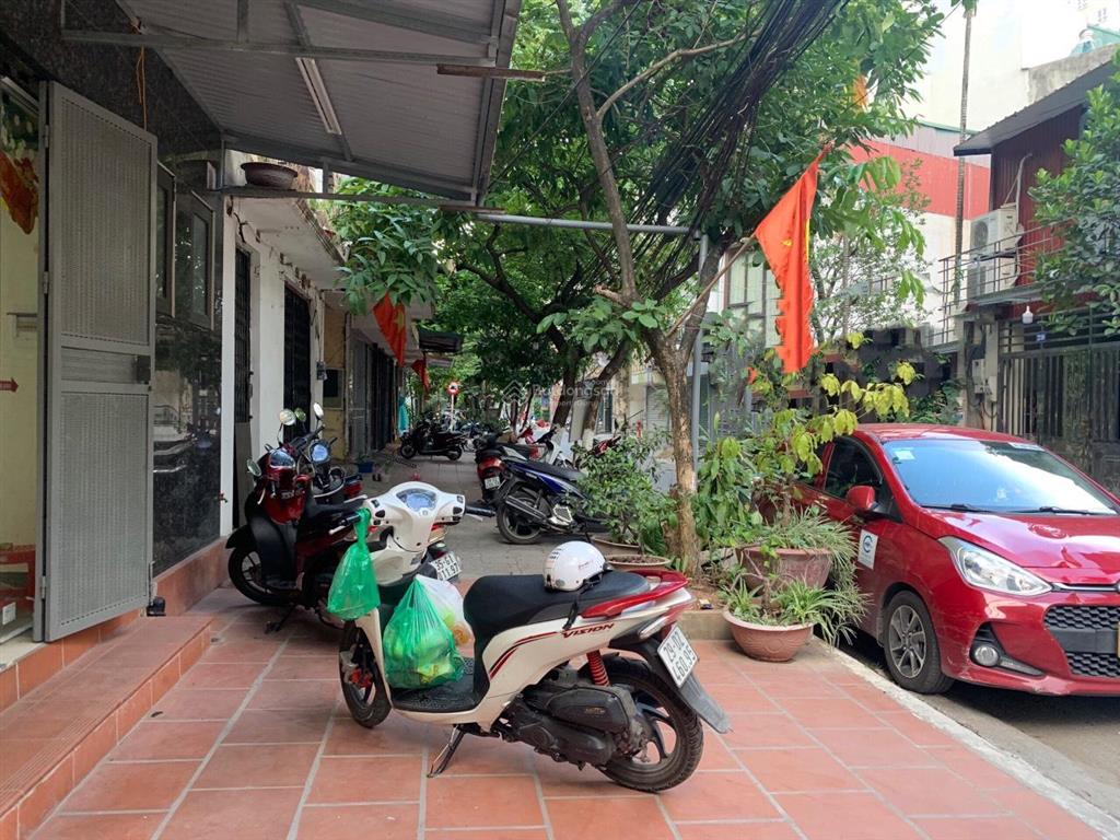 Cho thuê tt tầng 1 đẹp ngõ đường lương khánh thiện, ô tô đỗ cửa dt 70m2, 2 ngủ , gđ ở, kd, 9.5tr