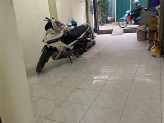 Cho thuê kho 85m2 riêng biệt tầng 1 đường hồng hà, ba đình, 7,5tr tải 2,5 tấn đỗ cửa kho.