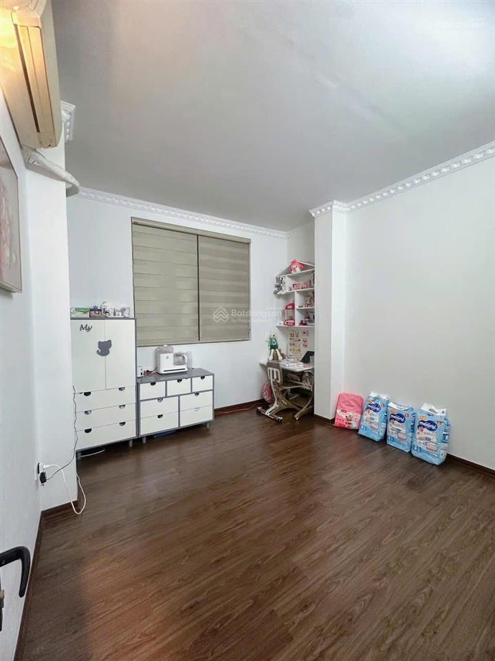 Cho thuê căn hộ tâp thể vĩnh phúc đẹp như chung cư dt 85m2, 2pn ô tô đỗ chân cầu thang 11 tr/th