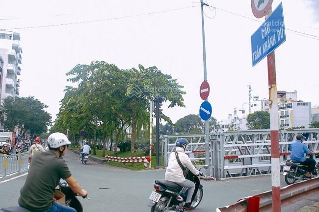 Công ty cho thuê kho rộng thông sàn trần khánh dư, dt 100m2, tải lớn đỗ kho quay đầu, 10tr