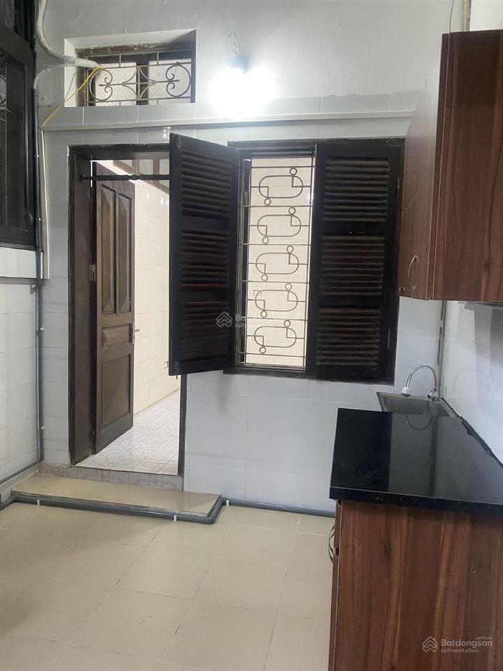 Cho thuê nhà riêng xây 1 tầng sạch đẹp, phố đinh công tráng, hoàn kiếm, dt 60m2, 01 ngủ, 8,5tr
