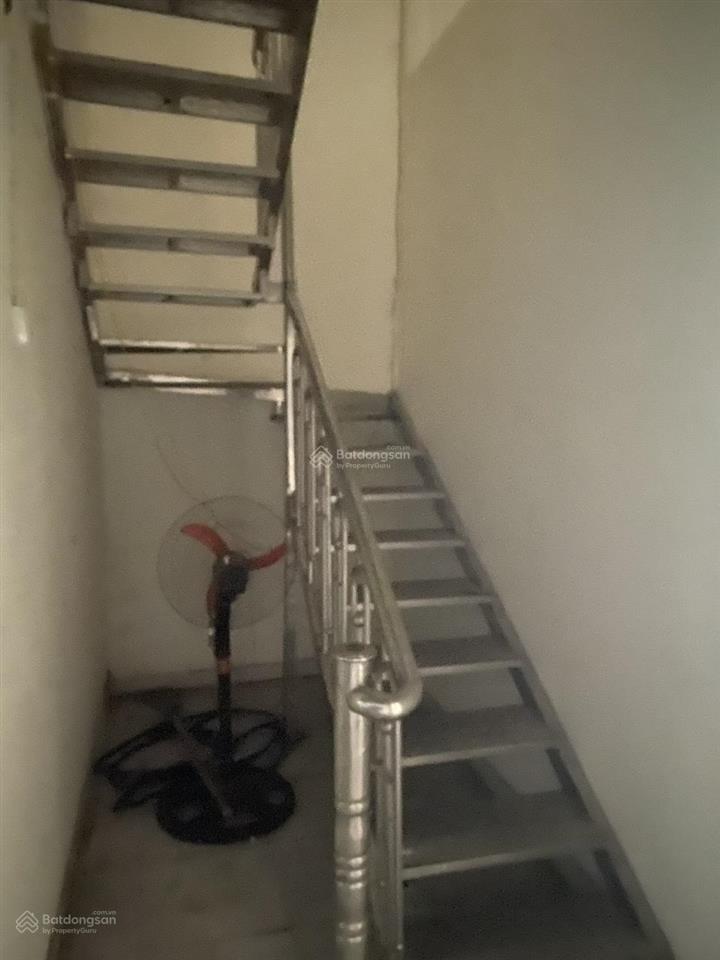 Cho thuê nhà mái bằng làm kho, ngõ 76 an dương ngõ rộng tải 2,5 tấn đỗ cửa thoả mái, dtsd 140m2