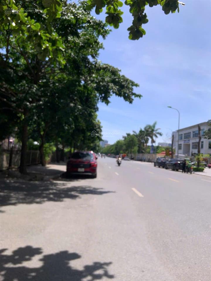 Cho thuê kho xưởng đẹp hạ yên quyết, 135m² + 30m² gác sép = dtsd 155m². tải 2,5 tấn đỗ cửa 15,5tr