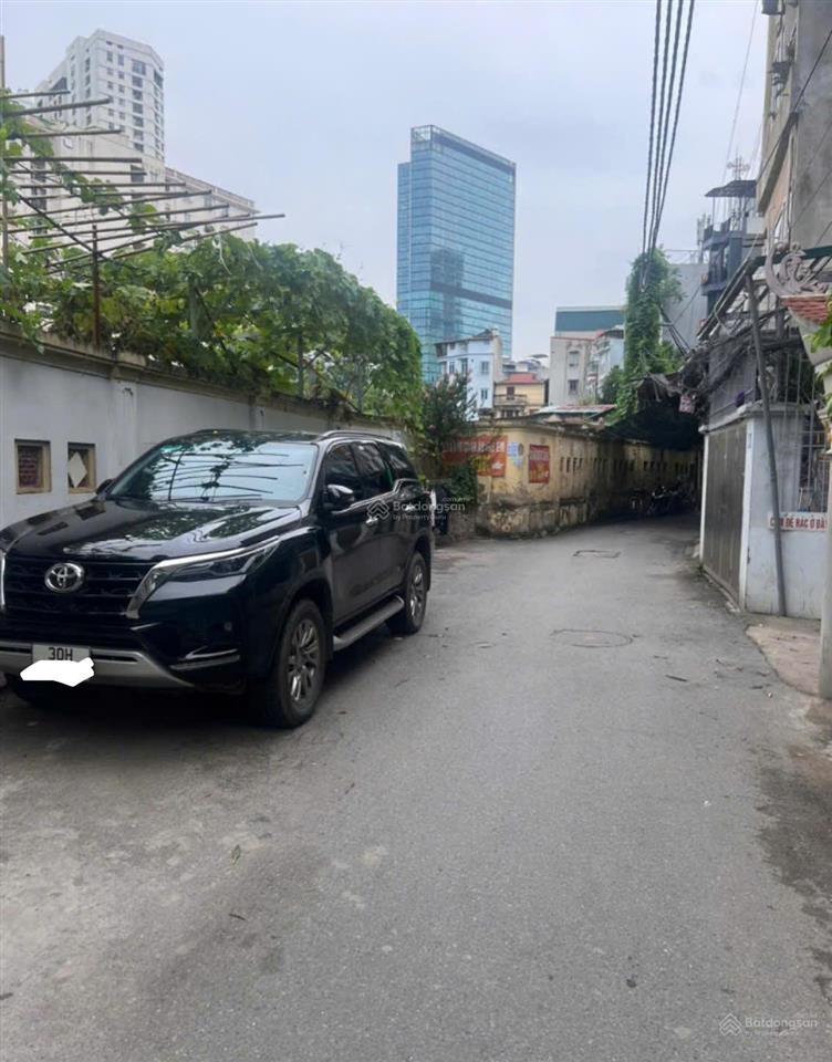 Cho thuê kho xưởng đẹp hạ yên quyết, 135m² + 30m² gác sép = dtsd 155m². tải 2,5 tấn đỗ cửa 15,5tr