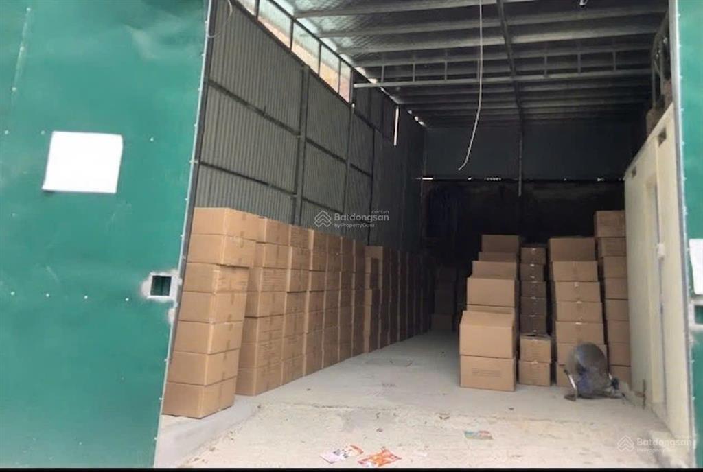 Cho thuê kho xưởng đẹp hạ yên quyết, 135m² + 30m² gác sép = dtsd 155m². tải 2,5 tấn đỗ cửa 15,5tr