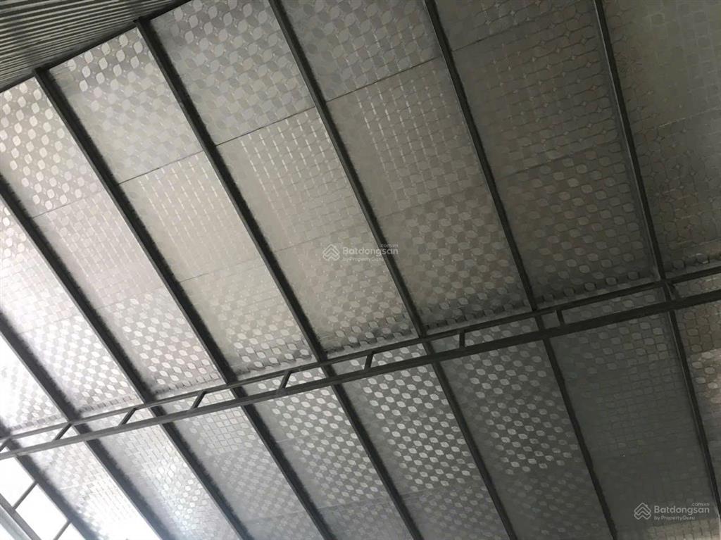 Cho thuê kho xưởng đẹp hạ yên quyết, 135m² + 30m² gác sép = dtsd 155m². tải 2,5 tấn đỗ cửa 15,5tr