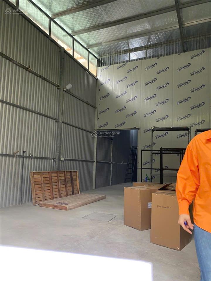 Cho thuê kho xưởng đẹp hạ yên quyết, 135m² + 30m² gác sép = dtsd 155m². tải 2,5 tấn đỗ cửa 15,5tr